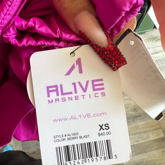 Women’s Magenta windbreaker jacket - Picture 5 of 5